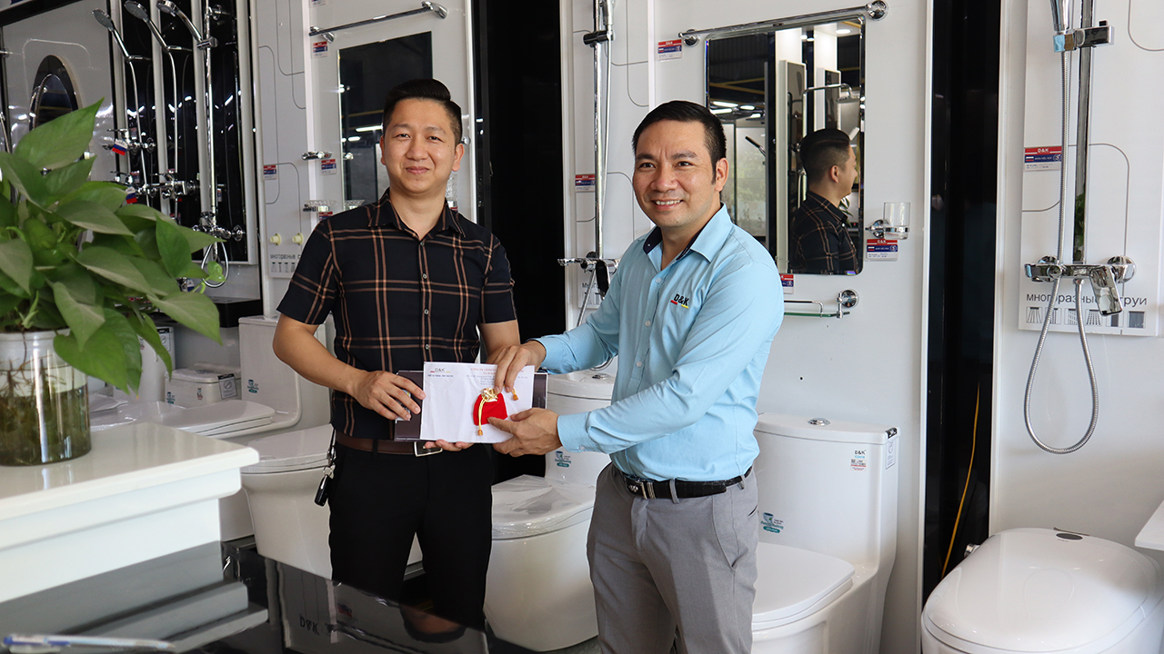 Showroom Minh Khôi là một trong những đại lý uy tín hàng đầu của Thiết Bị Phòng Tắm DK, thiet bi ve sinh Minh Khôi luôn luôn mang đến sự hài lòng về các trang thiet bi phong tam - thiết bị vệ sinh dk trên khắp cả nước. Bên cạnh đó là hàng loạt các trang thiết bị phòng tắm cao cấp và thiết bị vệ sinh cao cấp khác